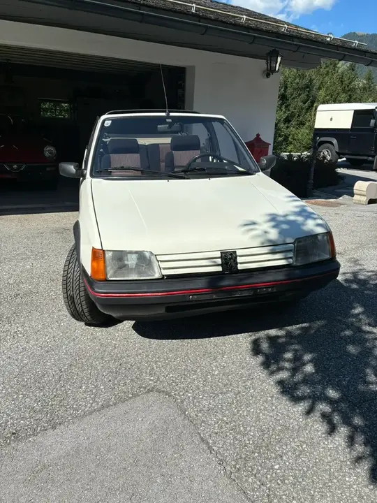 Peugeot 205 1986 photo 2