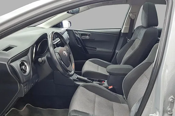 Toyota Auris 2018 photo 4