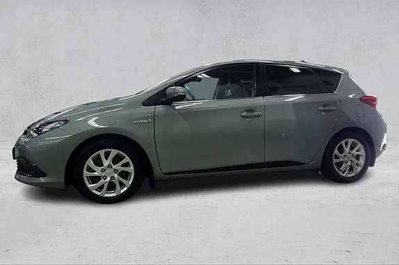 Toyota Auris 2018 photo 2