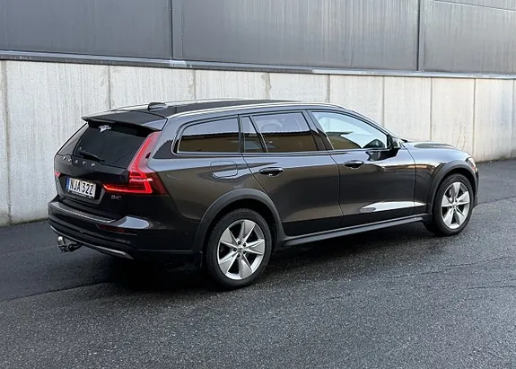Volvo V60 Cross Country 2023 photo 3