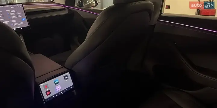Tesla Model Y 2025 photo 5