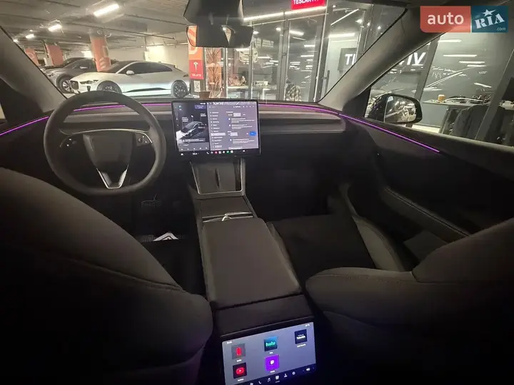 Tesla Model Y 2025 photo 4