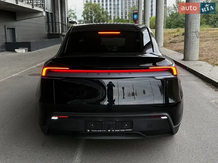 Tesla Model Y 2025 photo 3