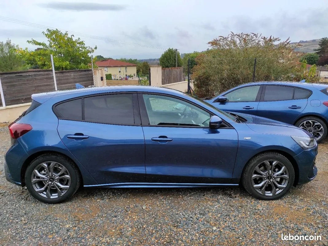Ford Focus 2024 photo 2