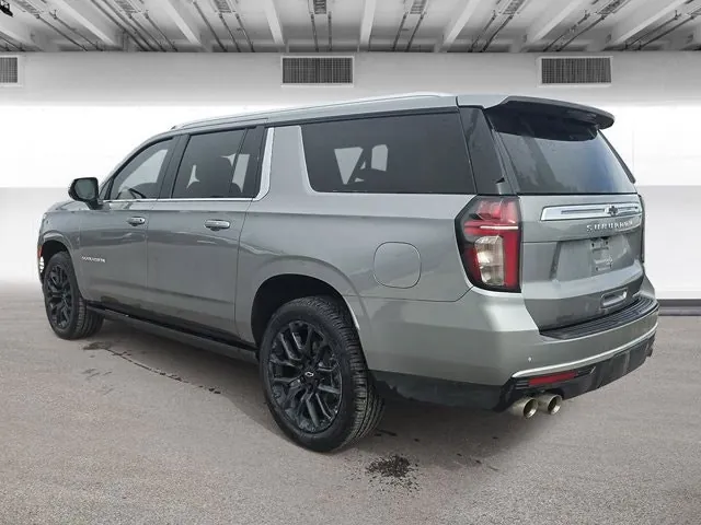 Chevrolet Suburban 2023 photo 4