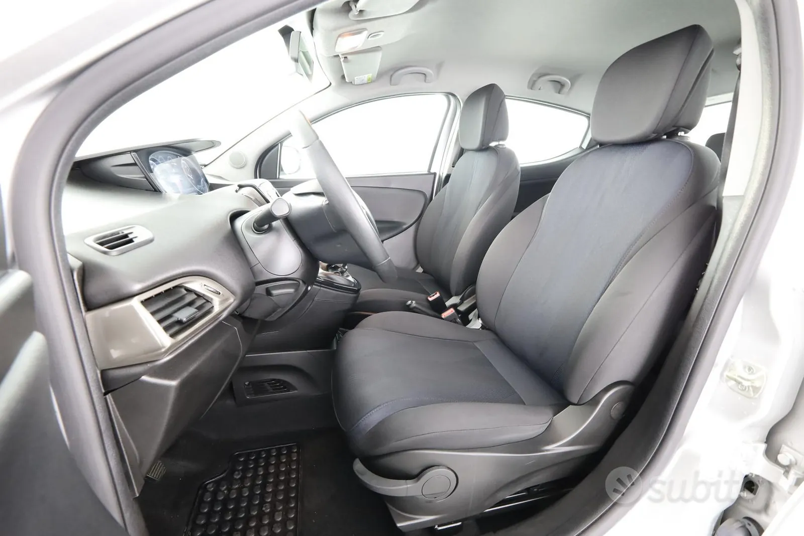 Lancia Ypsilon 2020 photo 2
