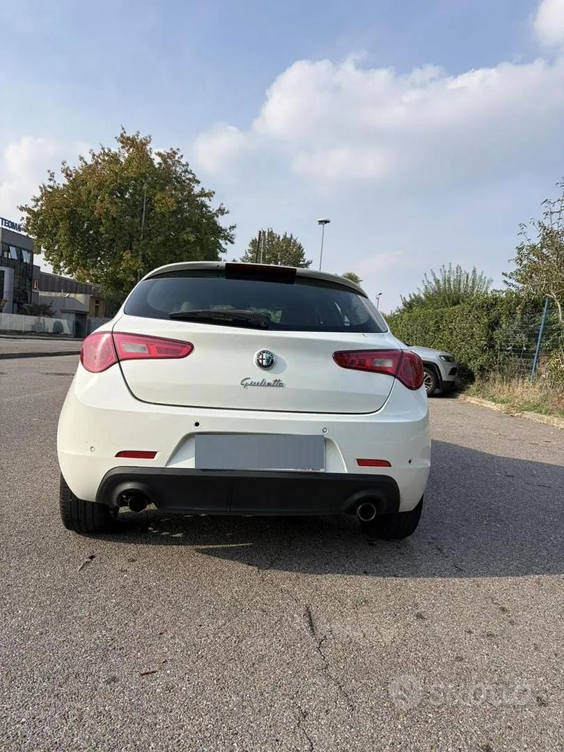 Alfa Romeo Giulietta 2012 photo 4