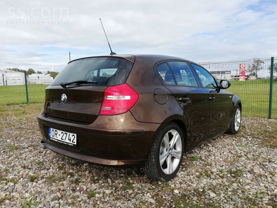 BMW 1 Series 2011 photo 2