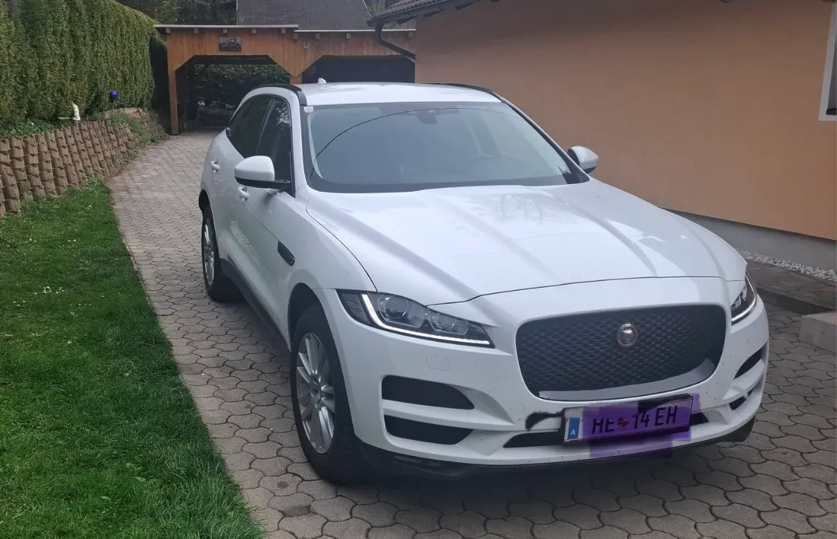 Jaguar F-Pace 2017 photo 3
