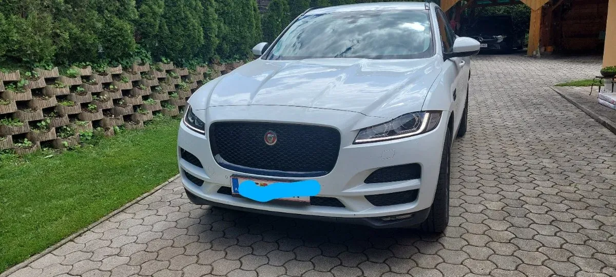 Jaguar F-Pace 2017 photo 2