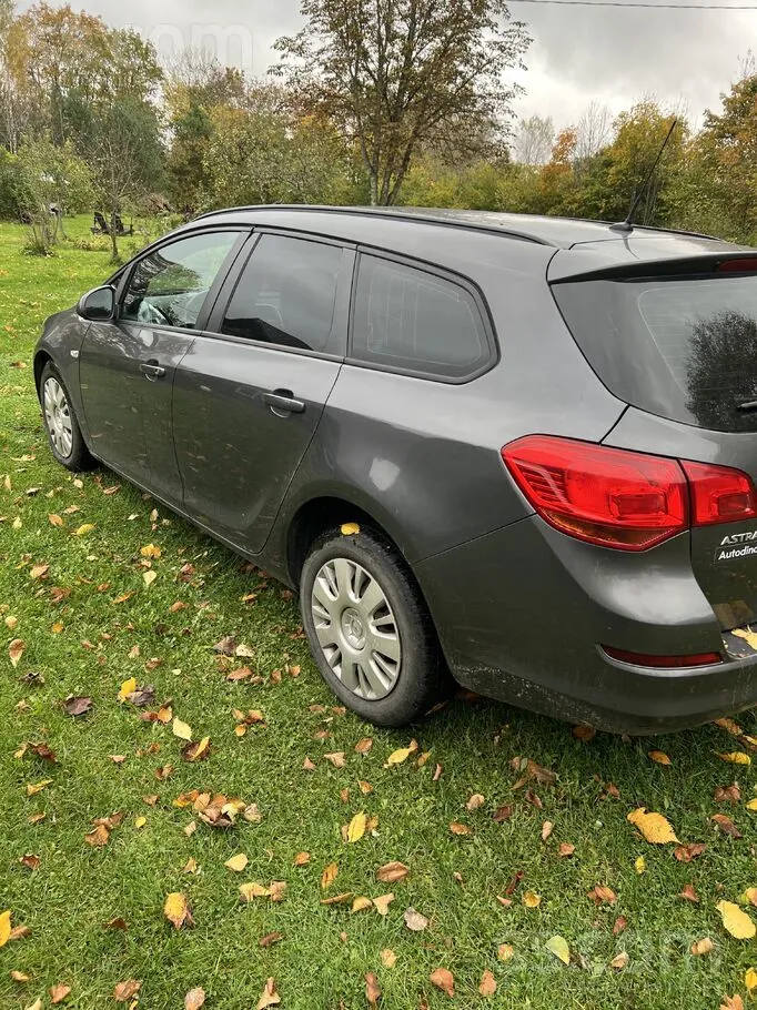 Opel Astra 2012 photo 3