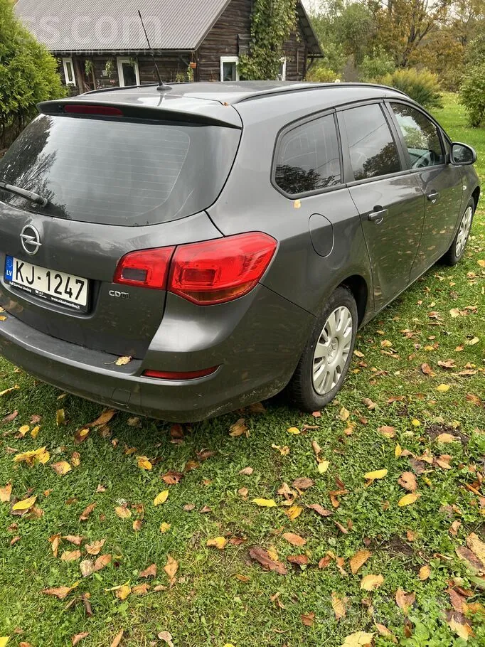 Opel Astra 2012 photo 2