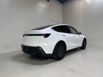 Tesla Model Y 2026 photo 3