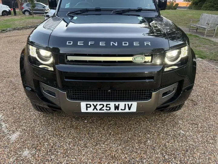 Land Rover Defender 90 2025 photo 3