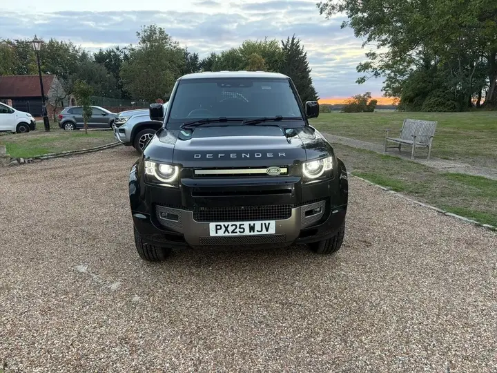 Land Rover Defender 90 2025 photo 4