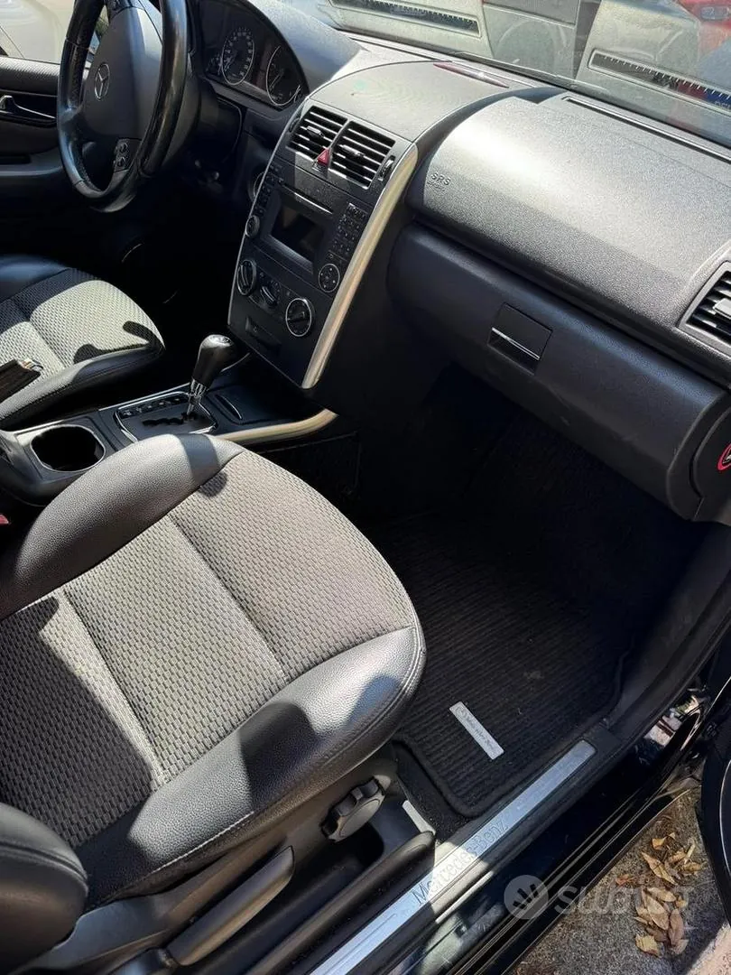 Mercedes-Benz A-Class 2011 photo 3
