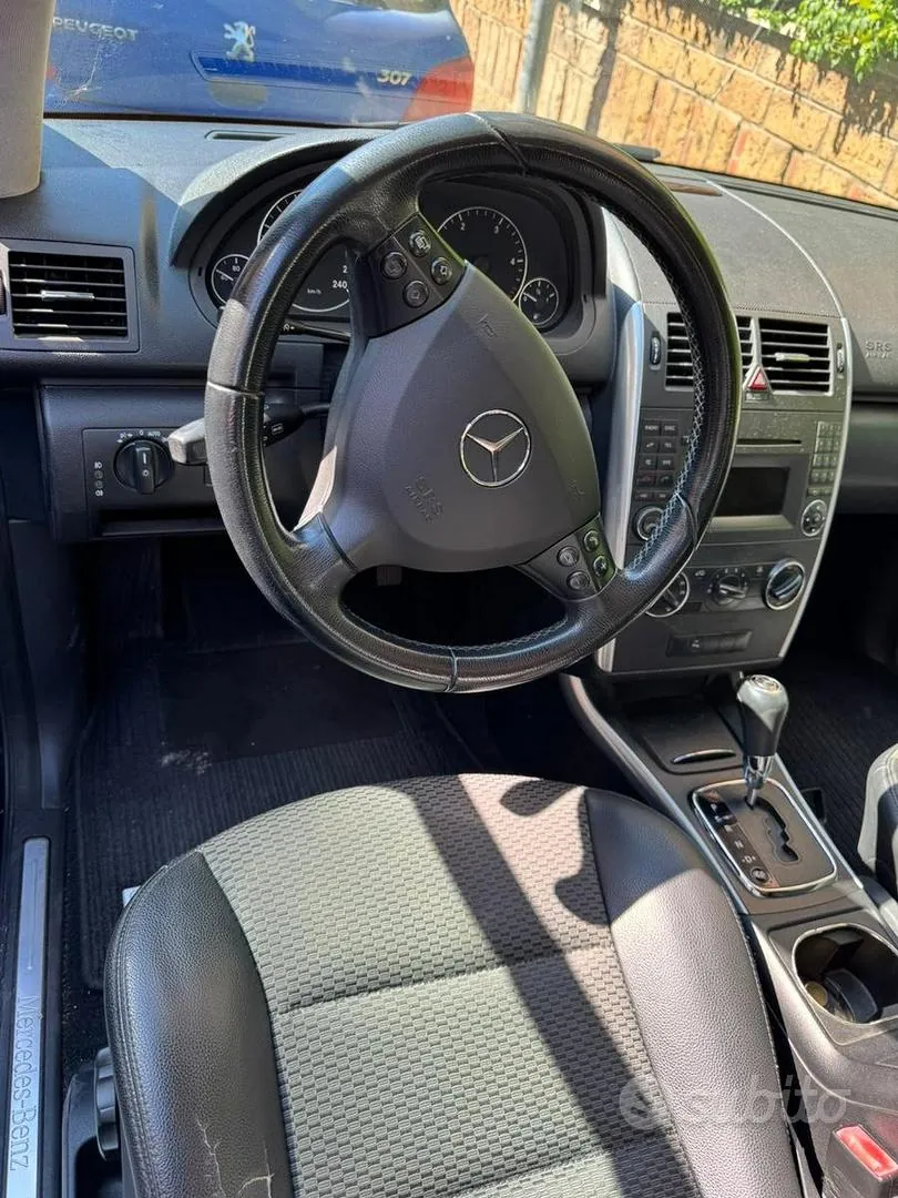 Mercedes-Benz A-Class 2011 photo 4