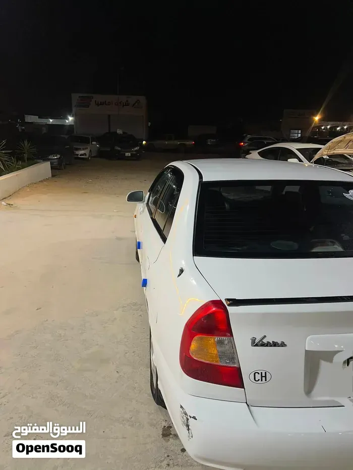 Hyundai Verna 2002 photo 2