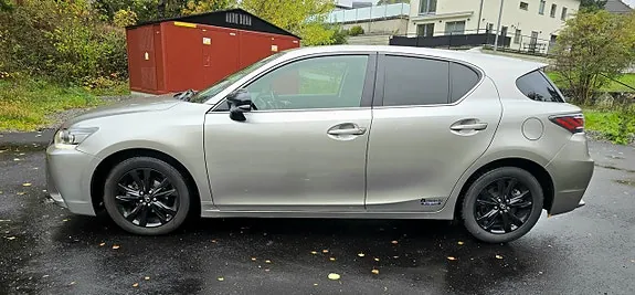 Lexus Ct200H 2017 photo 2