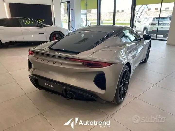 Lotus Emira 2026 photo 2