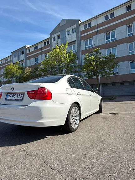 BMW 316D 2011 photo 2