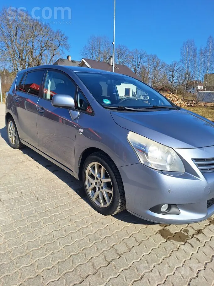 Toyota Verso 2011 photo 2