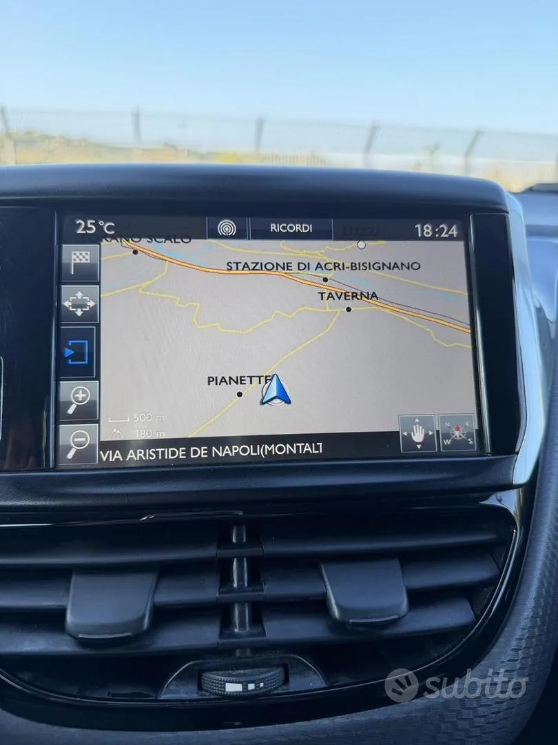 Peugeot 208 2017 photo 4
