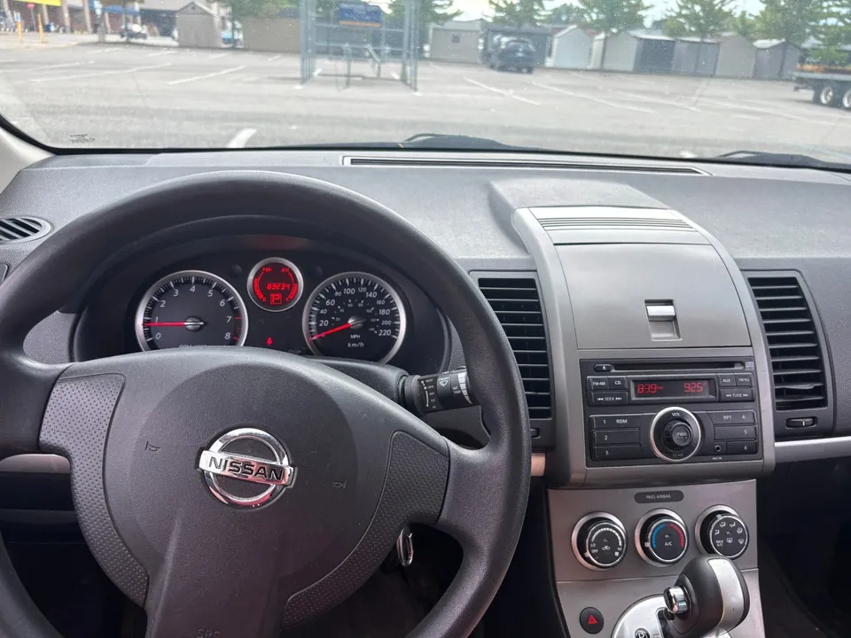 Nissan Sentra 2010 photo 4