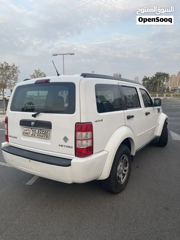 Dodge Nitro 2011 photo 3