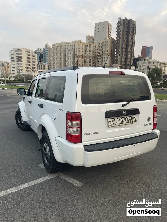 Dodge Nitro 2011 photo 4