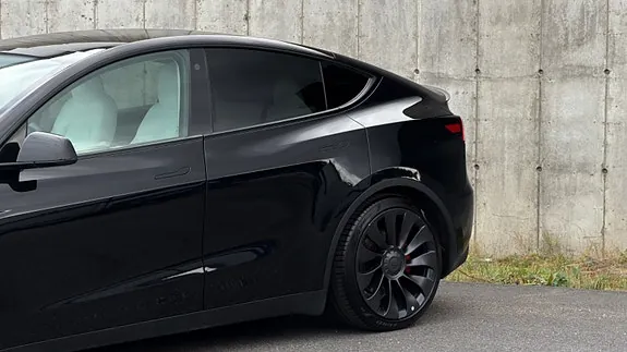 Tesla Model Y 2023 photo 4