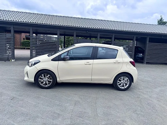 Toyota Yaris 2015 photo 3