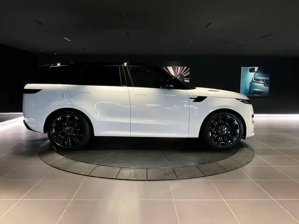Land Rover Range Rover Sport 2026 photo 4