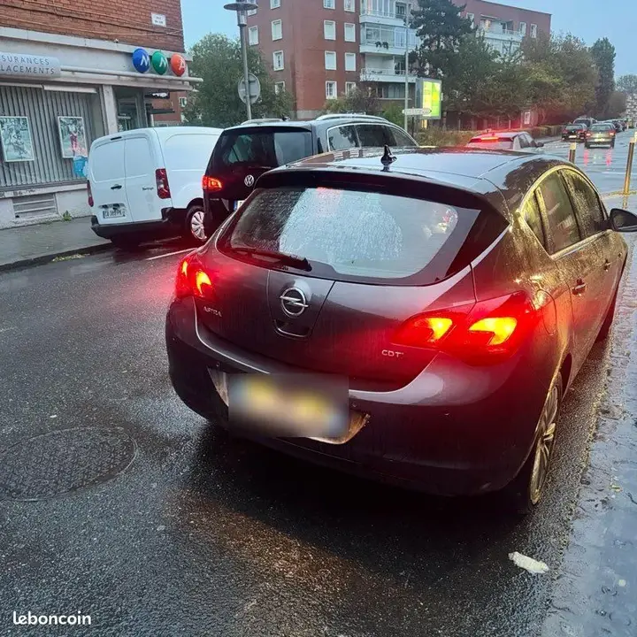 Opel Astra 2011 photo 3