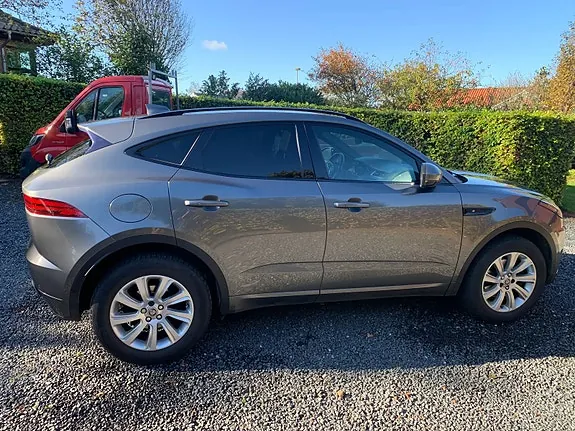 Jaguar E-Pace 2018 photo 4