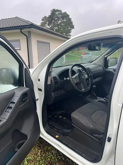 Nissan Navara 2012 photo 5