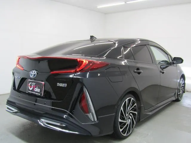Toyota Prius Phv 2017 photo 3