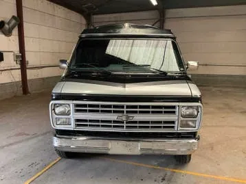 Chevrolet Fourgonnette 1985 photo 2