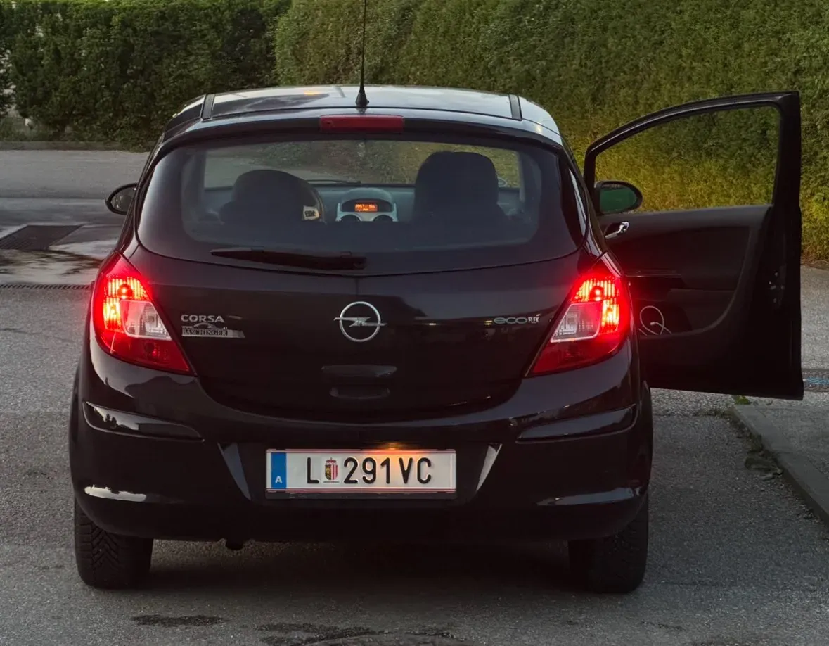Opel Corsa 2010 photo 2