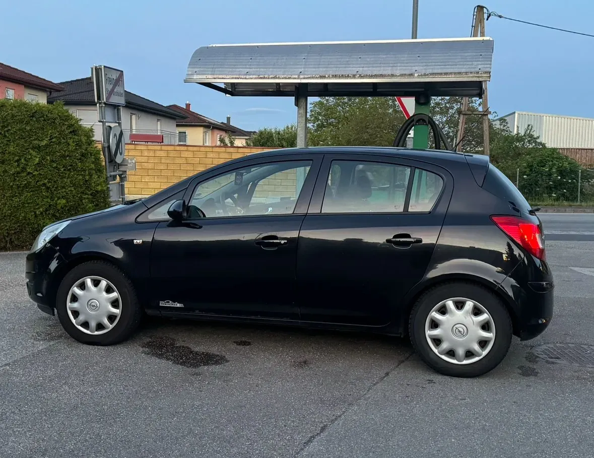 Opel Corsa 2010 photo 3