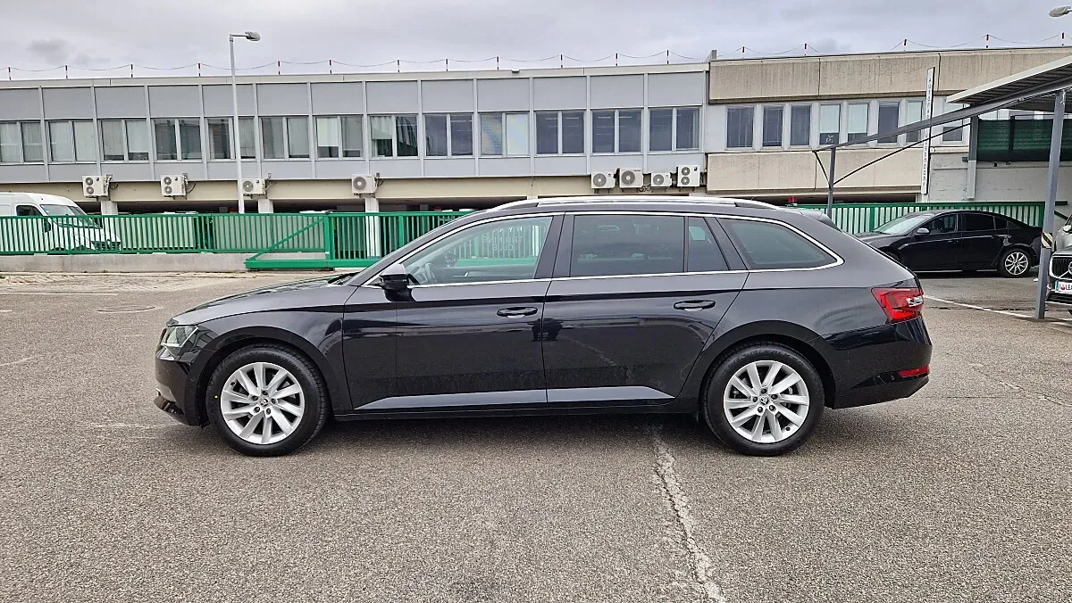 Skoda Superb 2018 photo 2