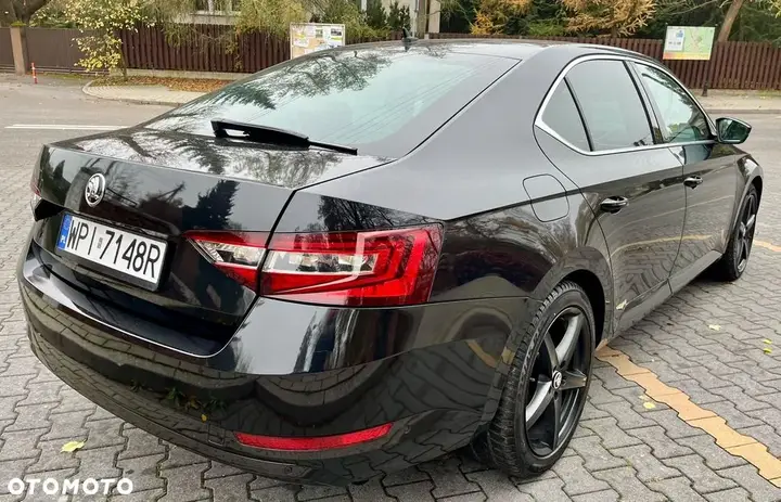 Skoda Superb 2018 photo 5
