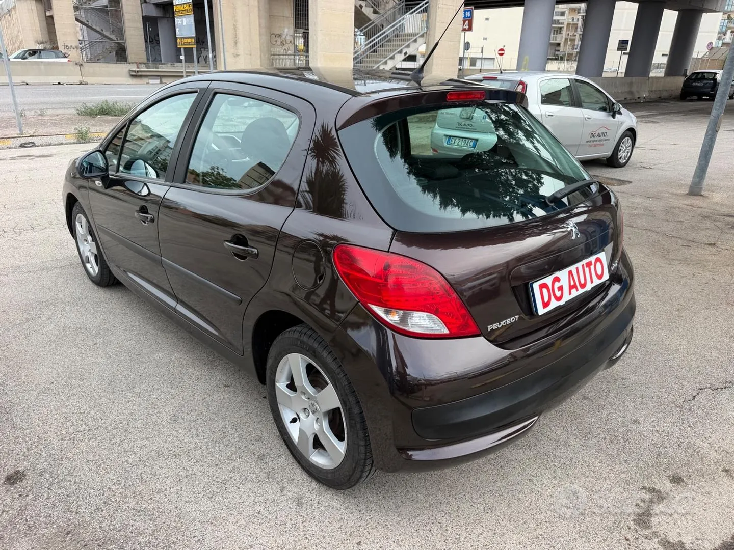 Peugeot 207 2011 photo 4