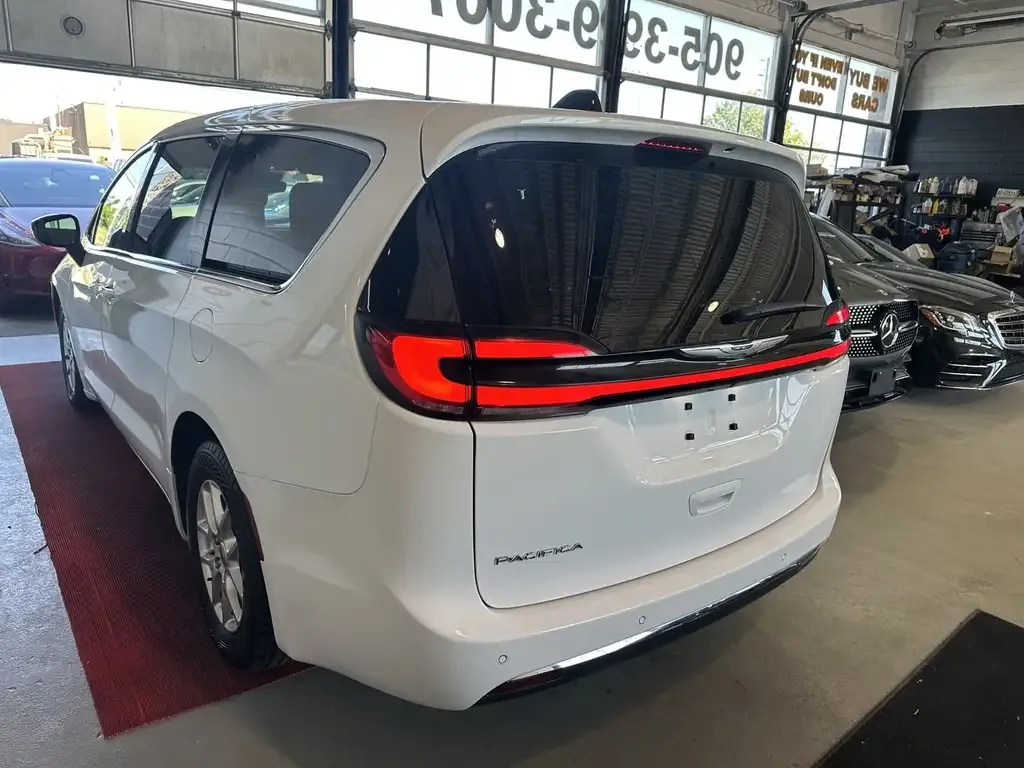Chrysler Pacifica 2024 photo 5
