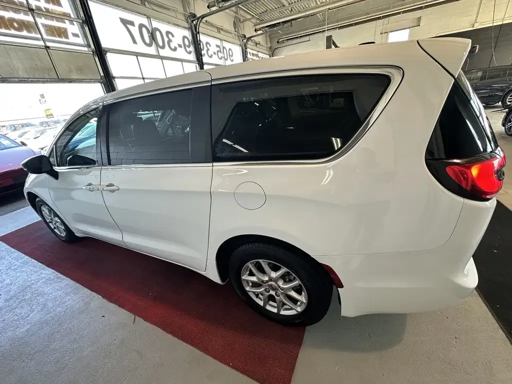 Chrysler Pacifica 2024 photo 4