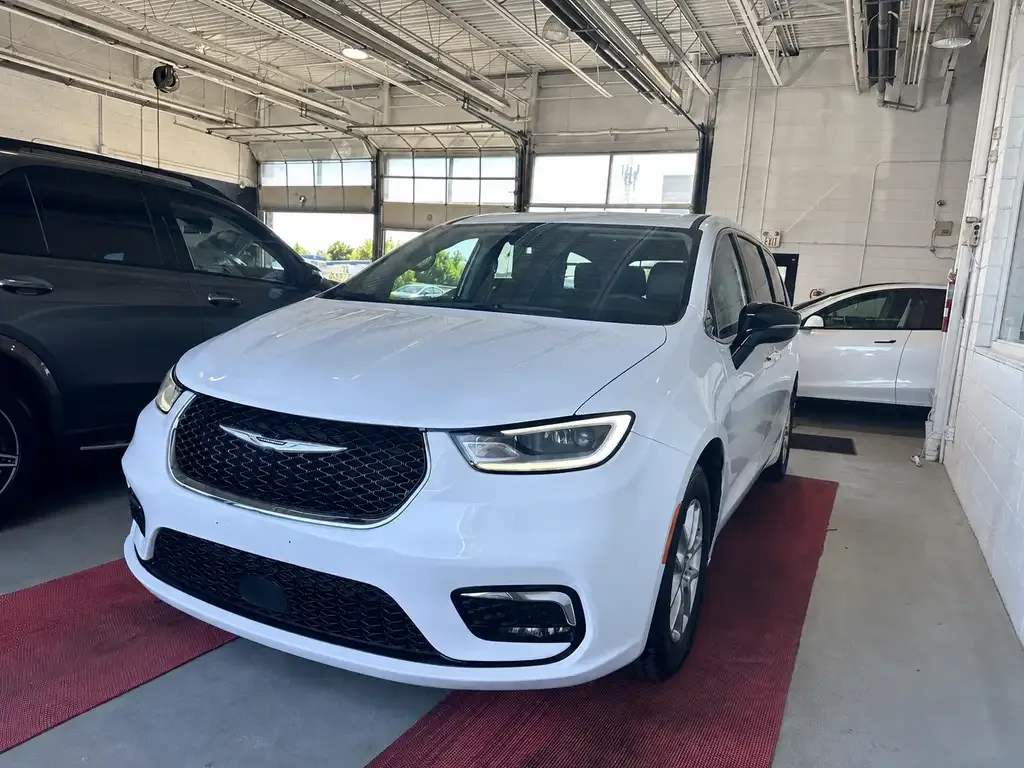 Chrysler Pacifica 2024 photo 3