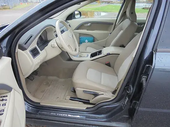 Volvo V70 2009 photo 2