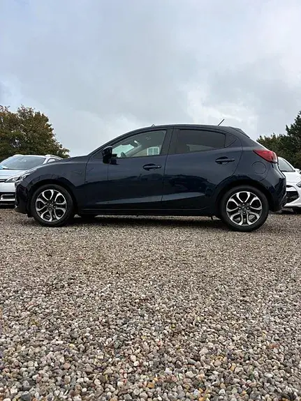 Mazda 2 2016 photo 4