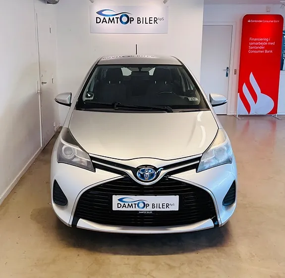 Toyota Yaris 2017 photo 2