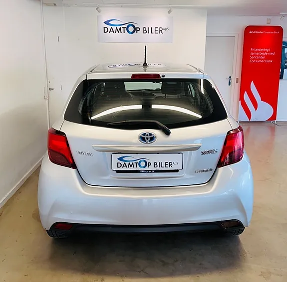 Toyota Yaris 2017 photo 4